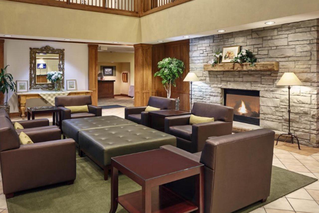 Madison Plaza Hotel Екстер'єр фото