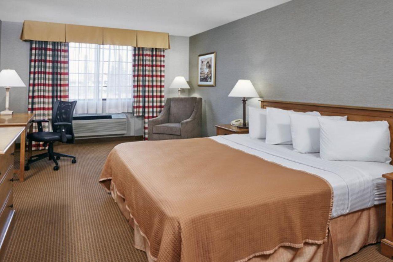 Madison Plaza Hotel Екстер'єр фото
