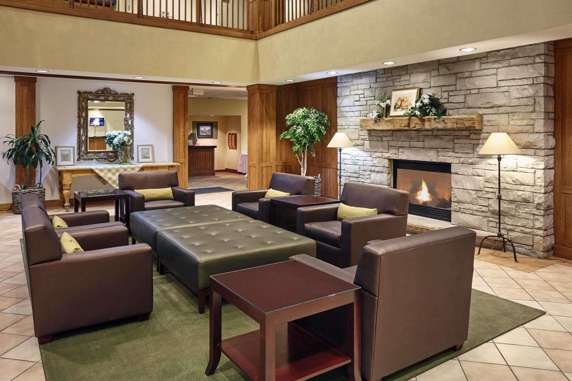 Madison Plaza Hotel Екстер'єр фото