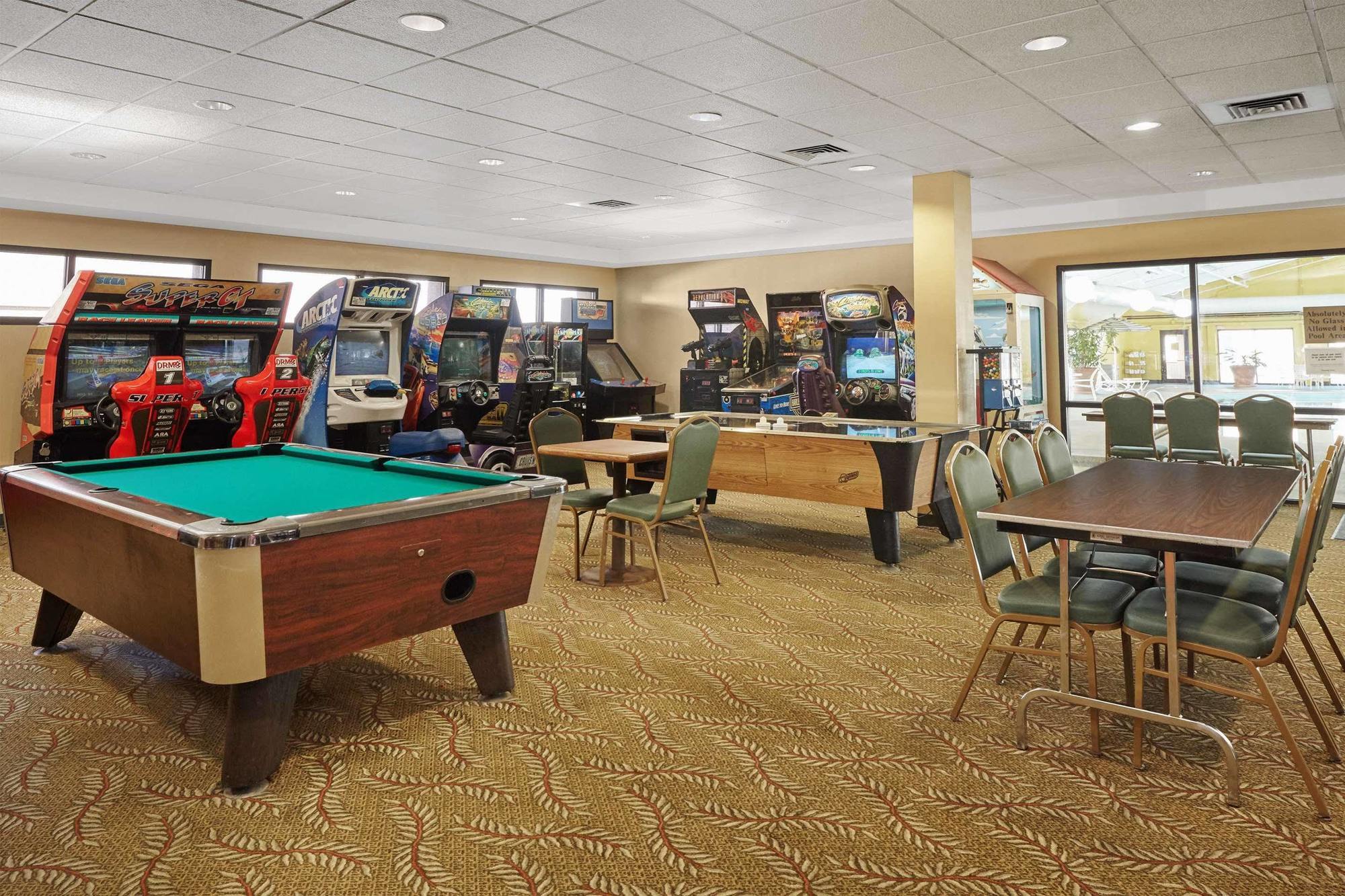 Madison Plaza Hotel Екстер'єр фото